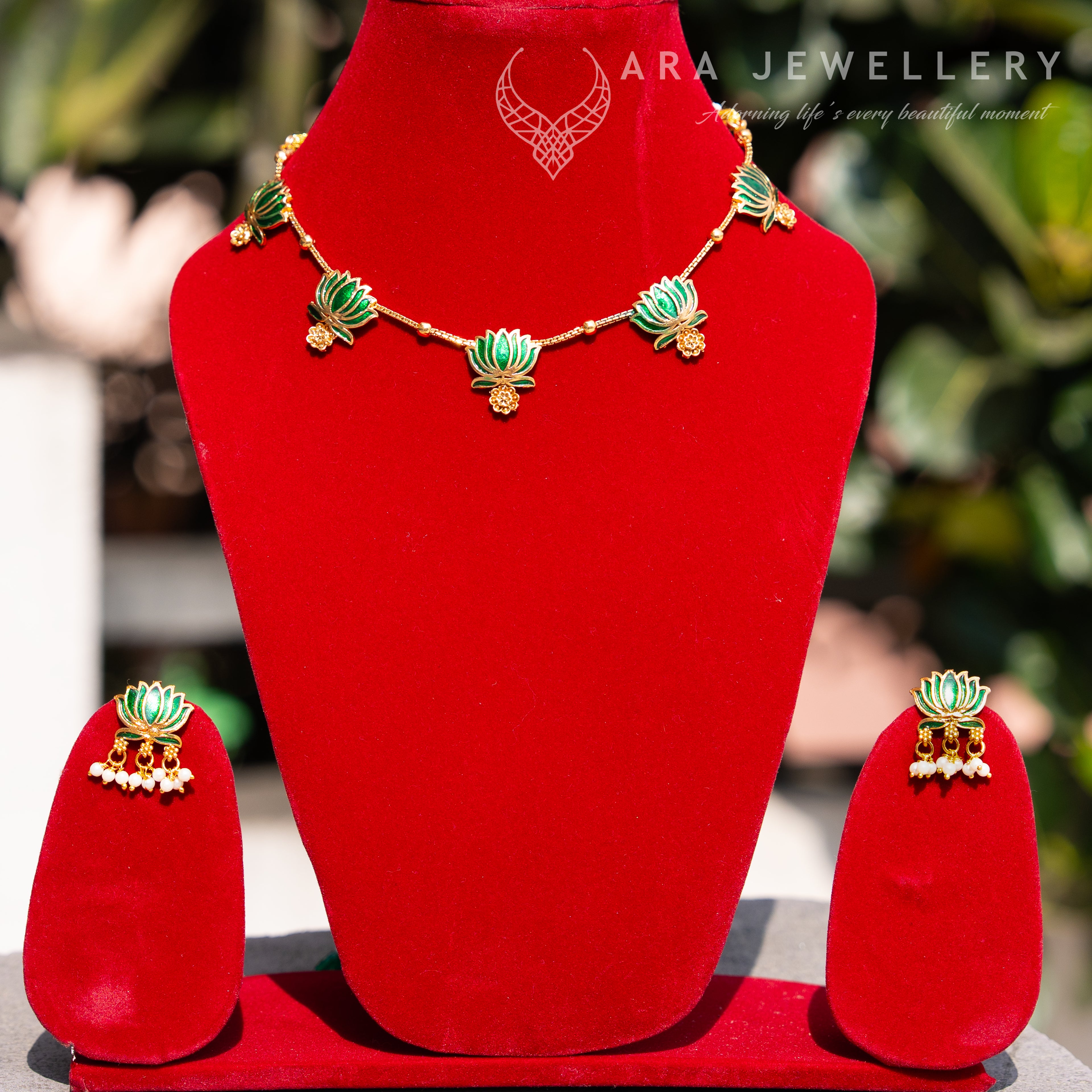 Lotus Design Necklace (Green)