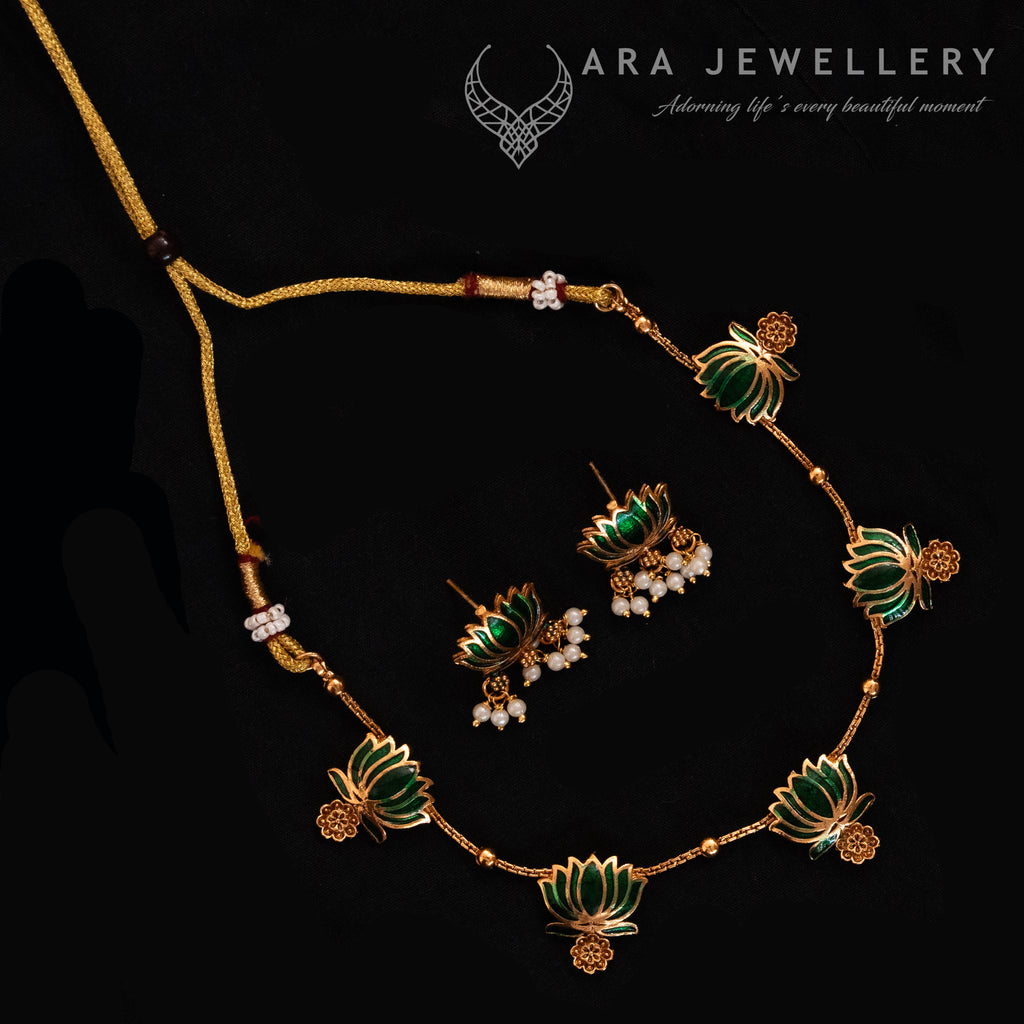 Lotus Design Necklace (Green)